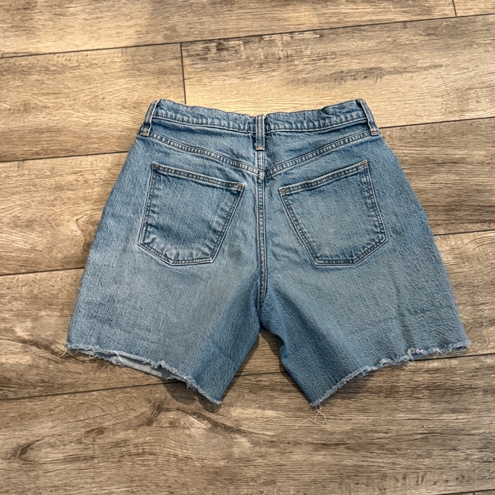Universal Thread Vintage Bermuda Jean Shorts Size 6 28 Cutoff - Picture 2 of 5